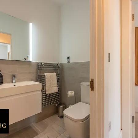 Sleeps 6 - Central - Free Secure Parking - 2 Bath Reading Exterior photo