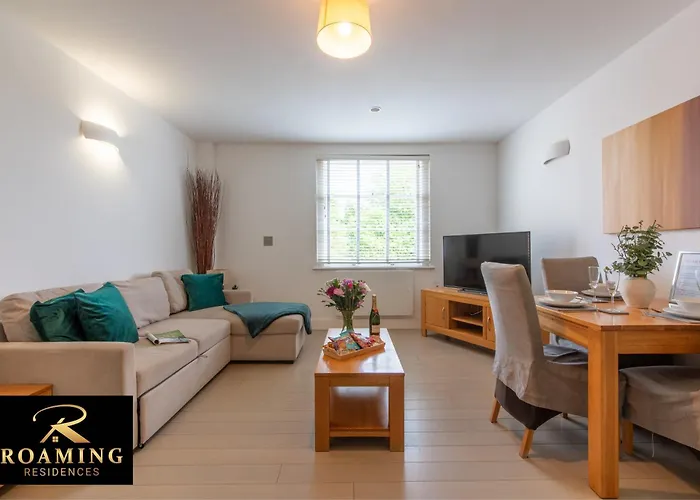 Sleeps 6 - Central - Free Secure Parking - 2 Bath
