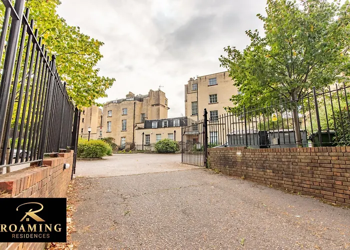 Sleeps 6 - Central - Free Secure Parking - 2 Bath