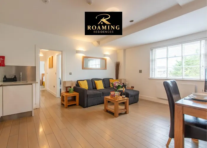 Sleeps 6 - Central - Free Secure Parking - 2 Bath