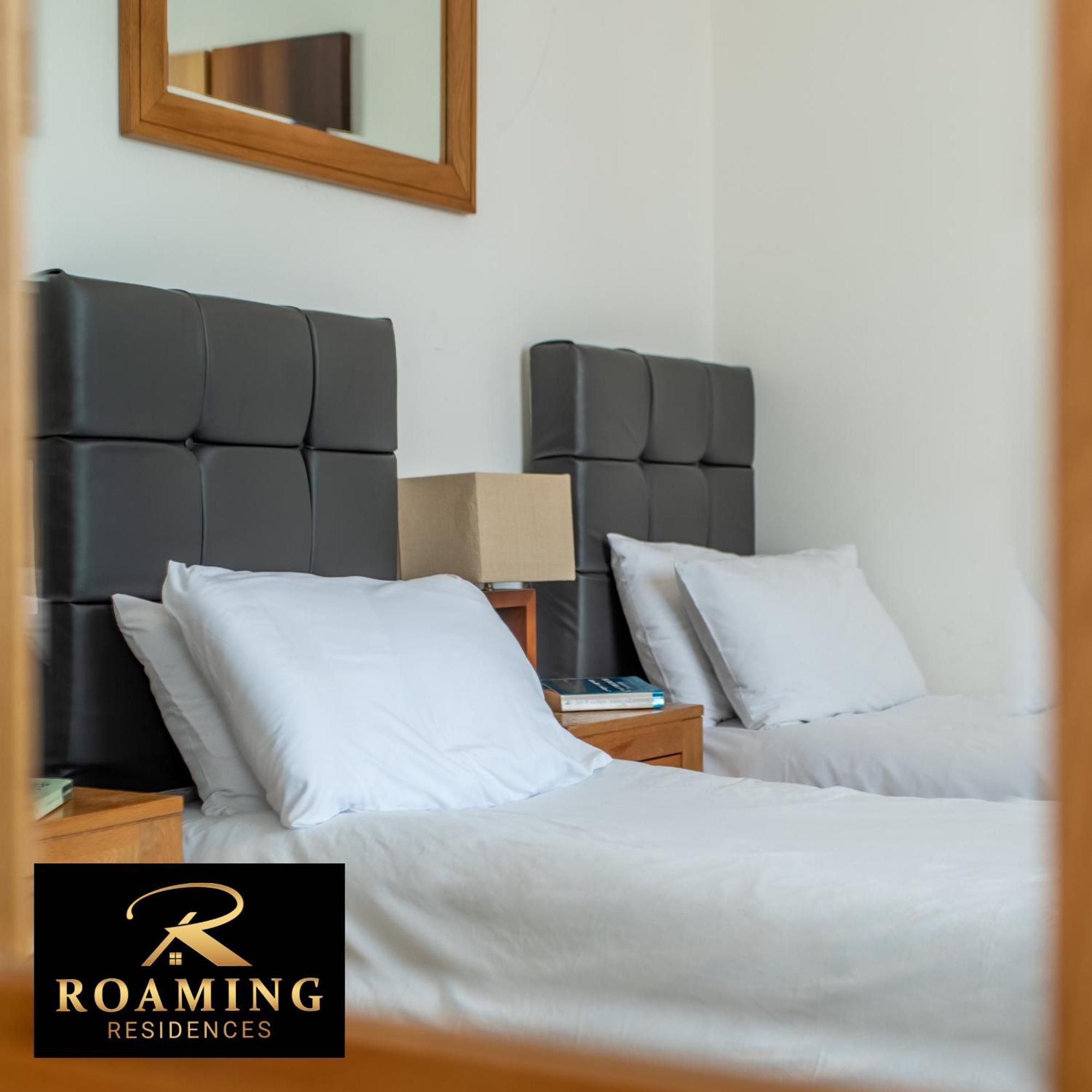 Sleeps 6 - - Free Secure Parking - 2 Bath Appartement *