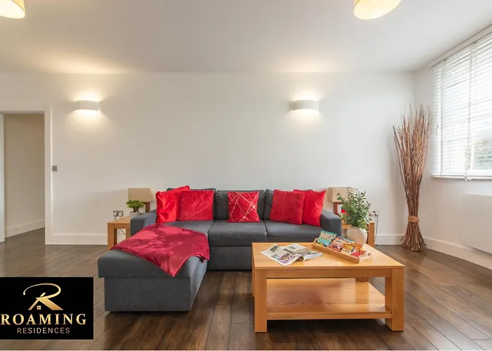 Sleeps 6 - Central - Free Secure Parking - 2 Bath